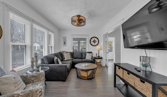 Our Casa is located in the quaint town of Kingsville. Come enjoy the scenery!