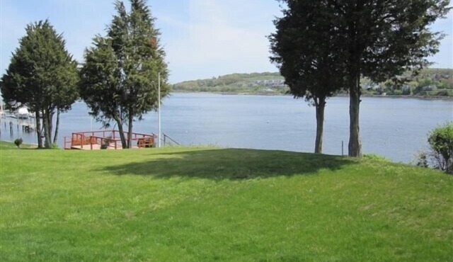 Our Cottage on the water-Labor Day Special-Relax Swim Read a book Go fishing