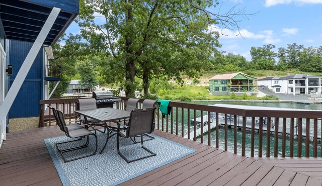 Our Cove Retreat - Perfect for Wave-Free Swimming, Tanning & Prime Location Fun!