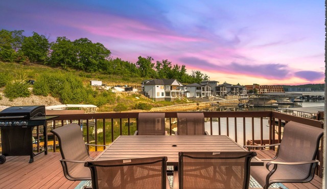 Our Cove Retreat - Perfect for Wave-Free Swimming, Tanning & Prime Location Fun!