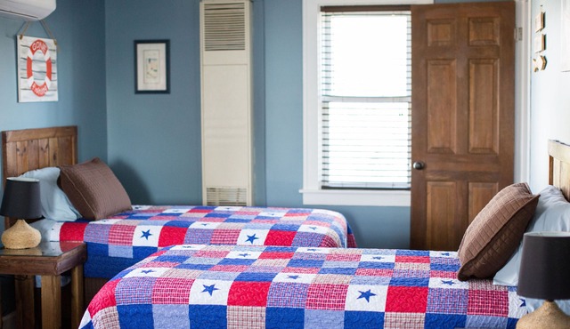 Our Crow's Nest is clean & comfy & comes with boat slip & trailer parking!