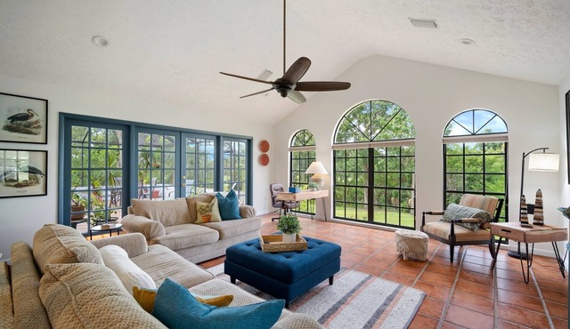 ‘Our Encanto’ -quiet golf course view-Tampa suburb