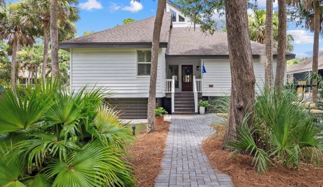 Our Fripp Getaway, 6-Seat Golf Cart Included, Pets Considered, Neighborhood Pool, 239 Deerfield Court