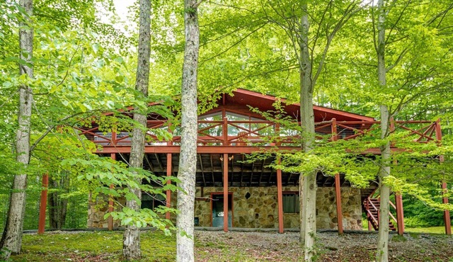 Our Greyt Escape - 711 Mountainside RoadnnOur Greyt Escape - Lake Access, Pet Friendly, Two Wood Stoves, Hot Tub