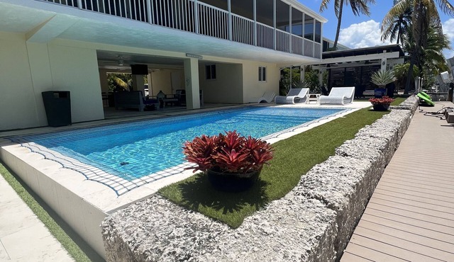 "Our Happy Place" Paradise in Islamorada with Heated Pool and 90 ft Dock
