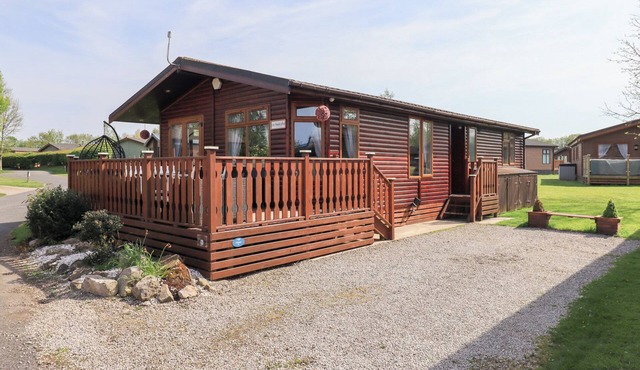 OUR HAPPY PLACE, pet friendly, character holiday cottage in Carnforth