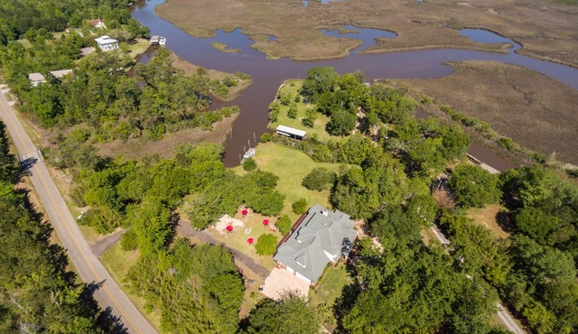 OUR HOT TUB WORKS. Heated Pool, Boat Fishing Dock, NO OWNER FEES. Pet Friendly