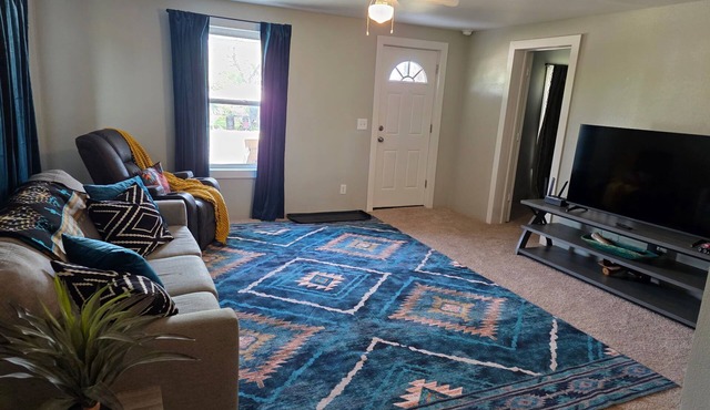Our house is your house. Serene 3 bed 1 bath on Albany's golf course.