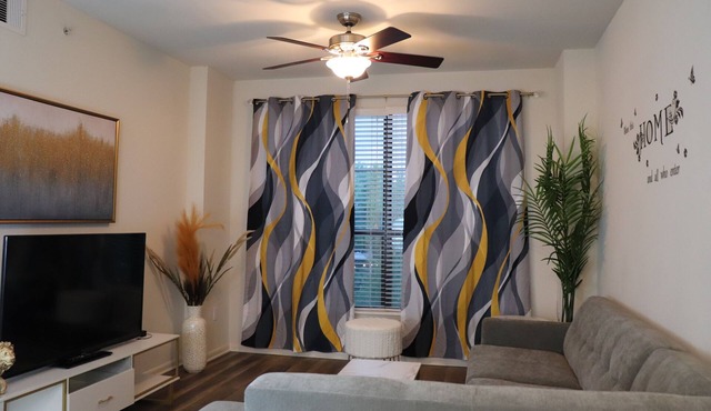 Our kids friendly 1-bedroom with WiFi, fitness room in fantastic domain, Austin
