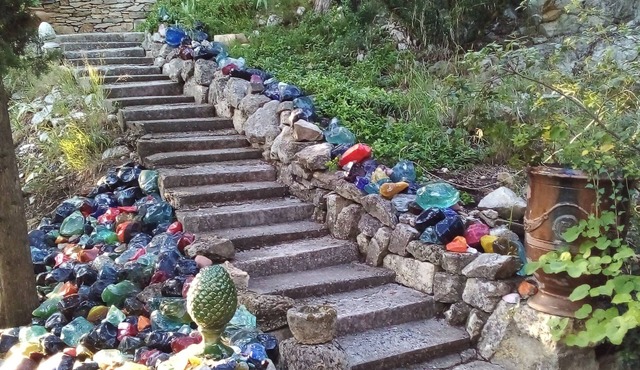 Our lady of the angles, a house located on the hill with pool and piano