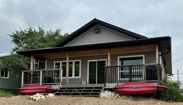 Our Lake Escape- Modern House on Lake Manitoba