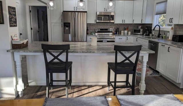 Our Mountain Home - spacious, close to lake and trails