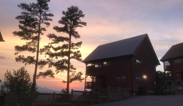 OUR SPECTACULAR VIEW Cabin, Starr Crest Resort, Pigeon Forge, AMAZING Location!