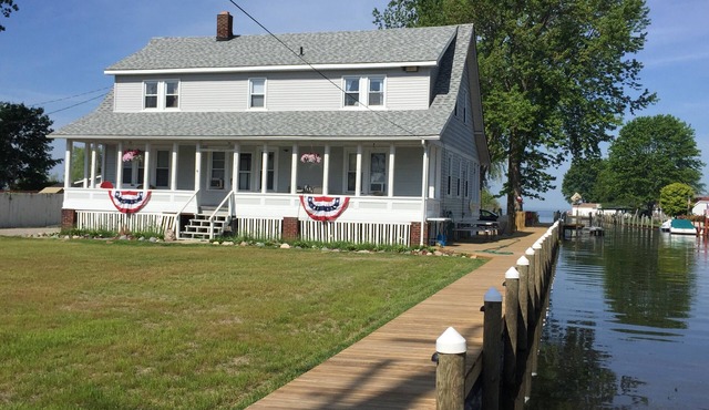 Our Starboard Cabin is clean & comfy & comes with boat slip & trailer parking!