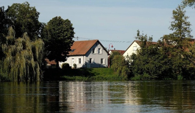 Our waterfront house in a village with golf course and Michelin star restaurants