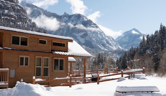 Ouray Riverside Resort - Inn & Cabins
