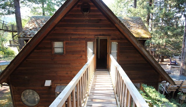 Out 'N' About Treehouse Treesort