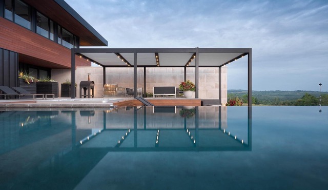 Out of this world LA inspired home near Thornbury with studio! 6bdrm 6bath!