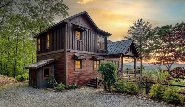 Out of this World Mountain Views! Pool Table! Pet Friendly! Gorgeous Sunsets!