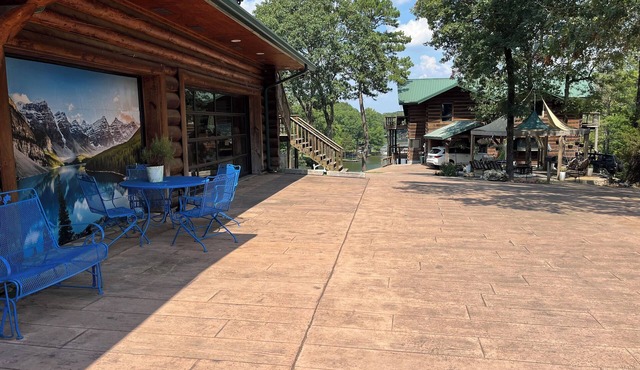 Out of Town Guest House/Book 2 nights check out late 5pm on 3rd day