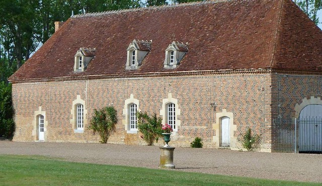 Outbuilding of a listed 16th-century château