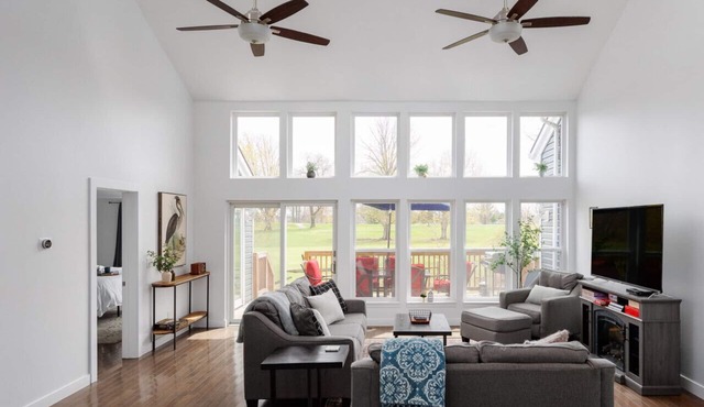 Outdoor Adventure Home: Golfing, Hiking & Kayaking