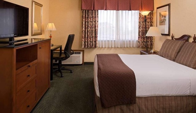 Outdoor Adventure Starts Here! Pet-friendly Unit, w/Outdoor Pool, FREE Parking!