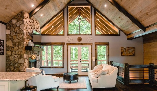 Outdoor Barrel Sauna, Hot Tub, Fire Pit, 2 Full Kitchens,