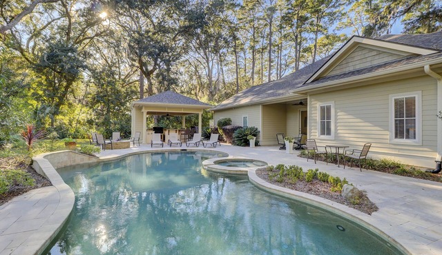 Outdoor Cabana ~ Firepit ~ Private Pool & Spa ~ Pet Friendly ~ 72 Baynard Cove Road