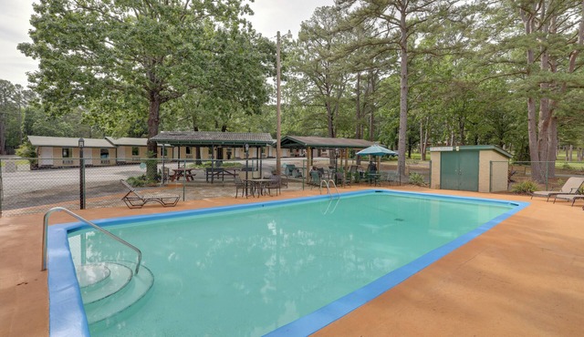 Outdoor Entertainment Areas: Greers Ferry Cottage!