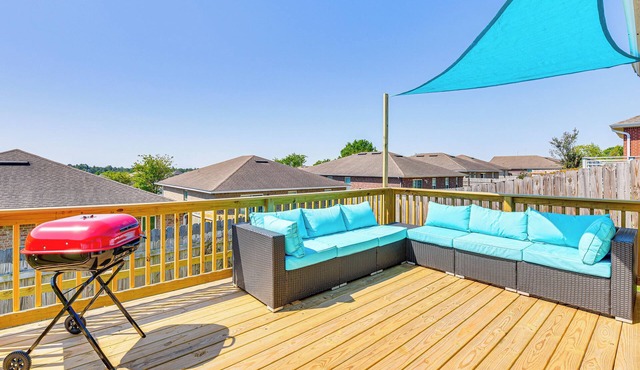 Outdoor Entertaining Space: Family Home in Milton