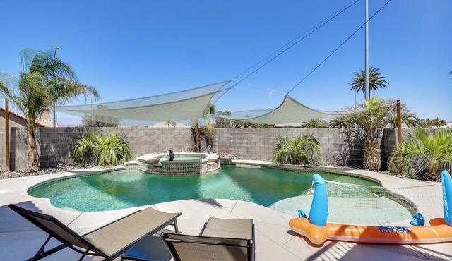 Outdoor Entertaining Space: Family Henderson Home