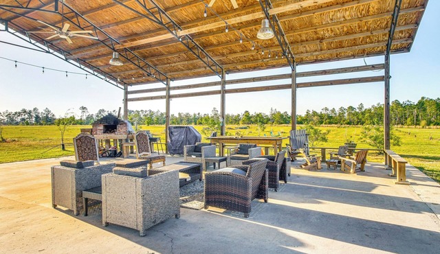 Outdoor Entertainment Area: Fountain Family Home!