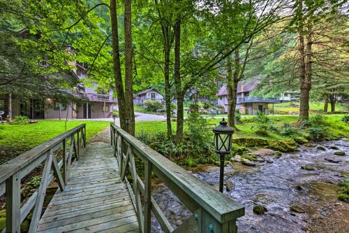 Outdoor Explorers! Roan Mtn Haven with On-Site Creek