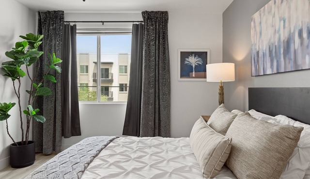 Outdoor Games Heated Pool Close to Golf & Shops