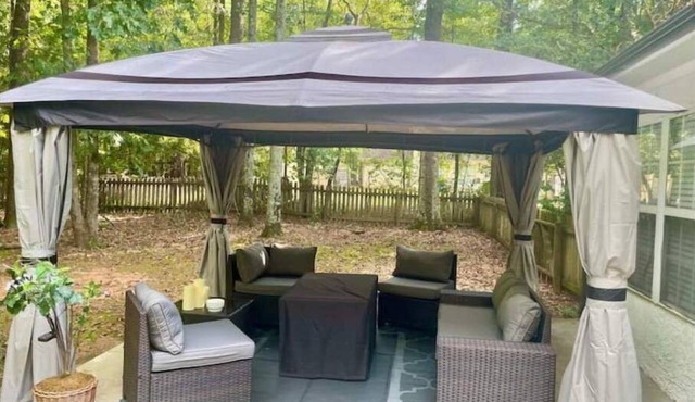 Outdoor Getaway with pool table