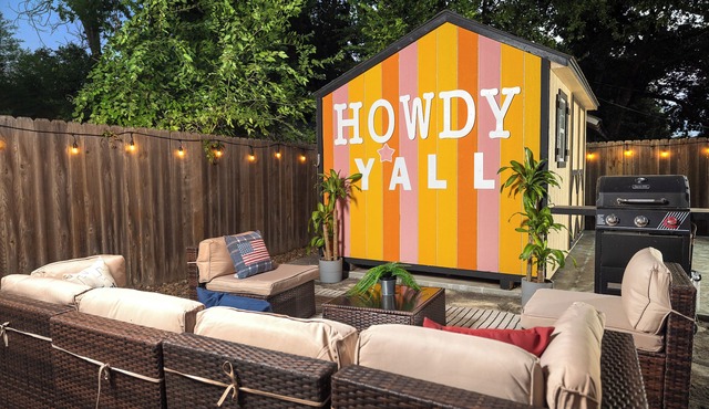 Outdoor Hangout, Near Downtown, Riverwalk, Frost Bank Center