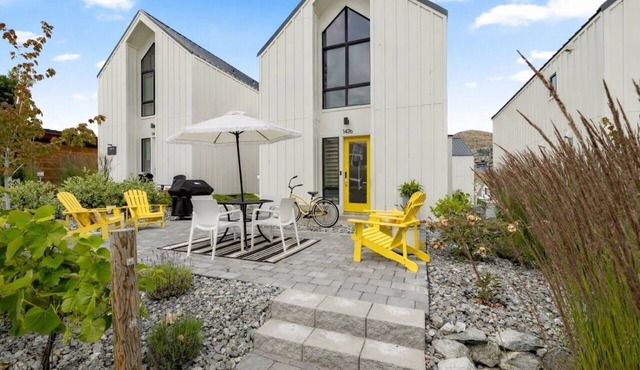 Outdoor Heater & Covered Patio, Paddle boards, Fire table, Bikes, Outdoor Games