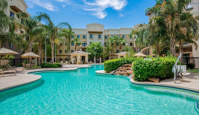 Outdoor Hot Tub + 24 Hour Fitness Center | Modern Suite in Glendale Sports District