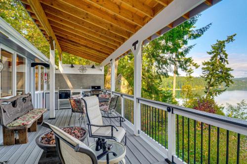 Outdoor Kitchen & Canal Views: Cabin in Quilcene!