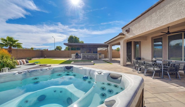 Outdoor Kitchen + Patio: Upscale Home Near Phoenix