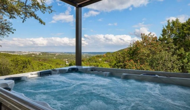 Outdoor Living at Its Finest - Group Spa, Fire Gathering, Star Dining