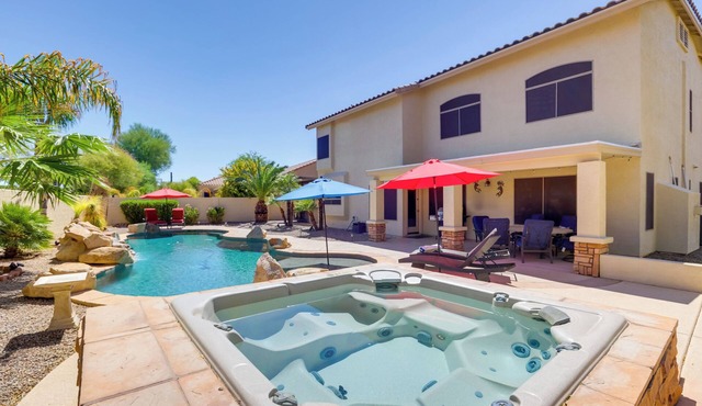Outdoor Living Space: Sunny Retreat in Goodyear!