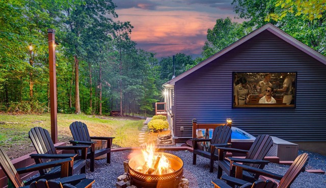 Outdoor Movie Theater Hot Tub Fire Pit Game Room Cabin 2 miles from Bryce Resort