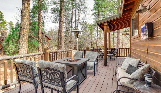 Outdoor Oasis: Family-Friendly Cabin in Show Low!
