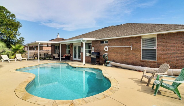 Outdoor Oasis: Group Getaway in Pensacola!