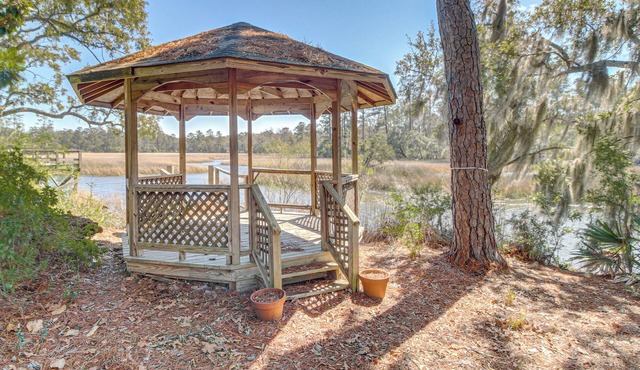 Outdoor Oasis + Tidal Creek Views: Yemassee Escape