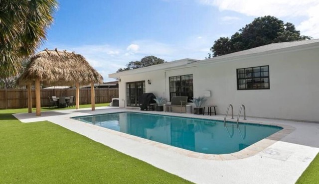 Outdoor Oasis Heated Pool, Hot Tub, Fire Pit, Tiki, Games