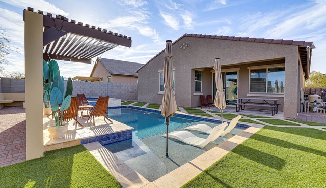 Outdoor Oasis w/Pool & Spa: Goodyear Getaway
