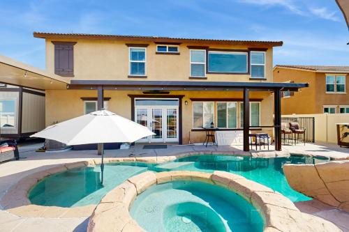 Outdoor Oasis with Pool and Hot Tub Perris Getaway